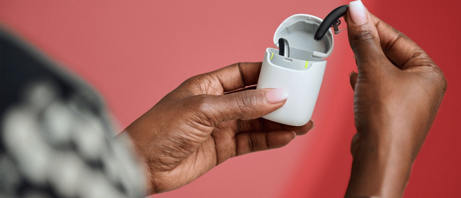 Receiver-in-Canal (RIC) hearing aid for mild hearing loss support – Aanvii Hearing solution